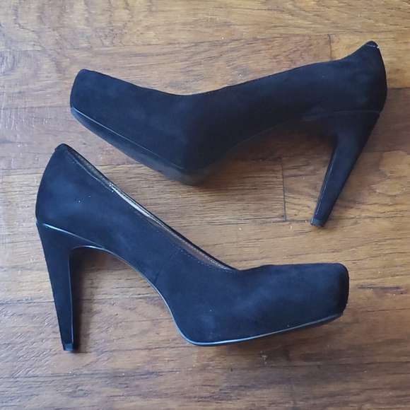 Calvin Klein Suede Pump - Picture 6 of 8